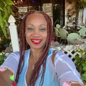 Meet your Posher, Deshone